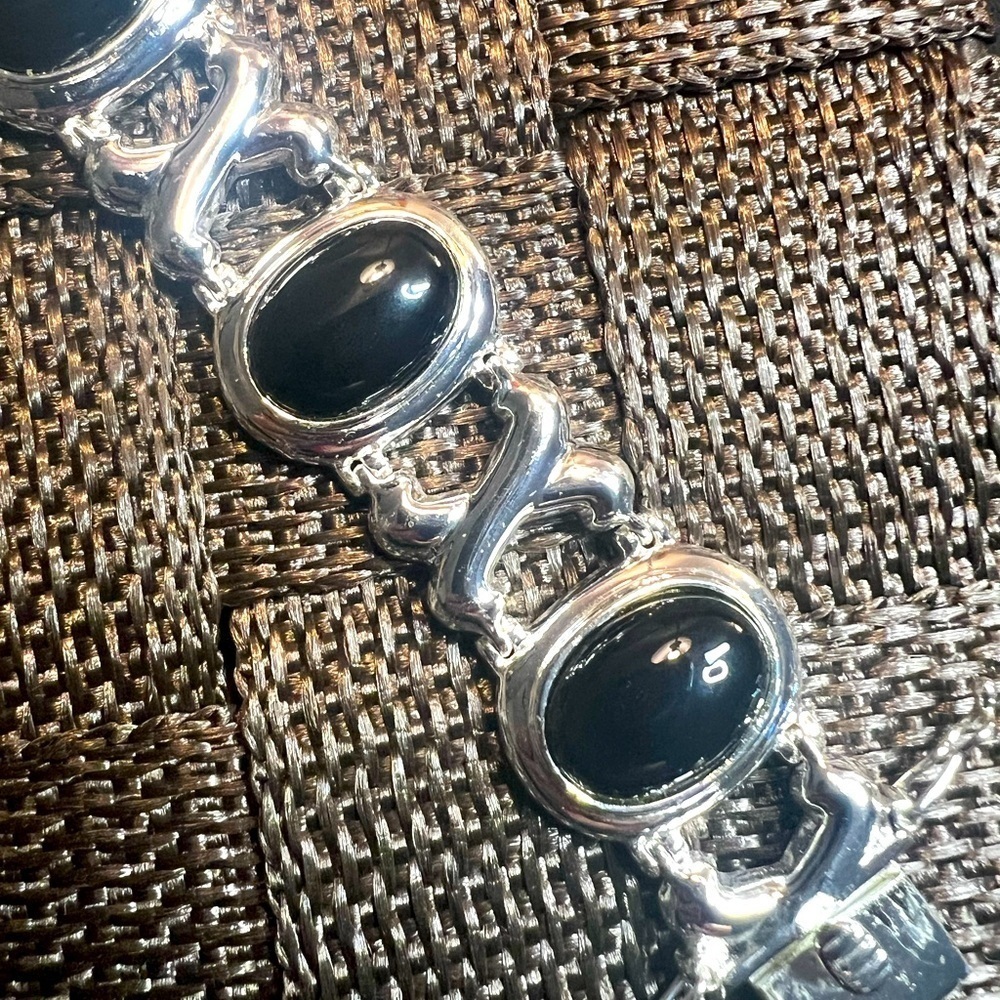Women’s sterling and onyx bracelet nwot 7”